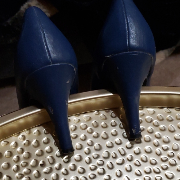 Shoes - Picture 4 of 5